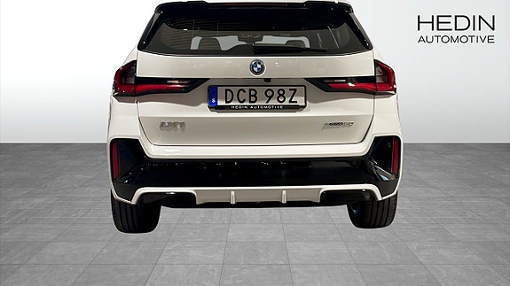 BMW iX1 7 of 9