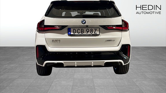 BMW iX1 7 of 9
