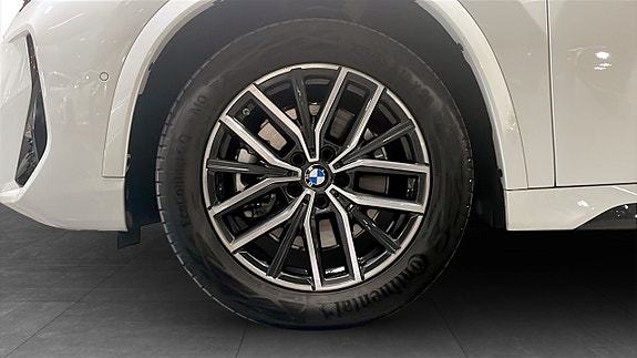 BMW iX1 9 of 9
