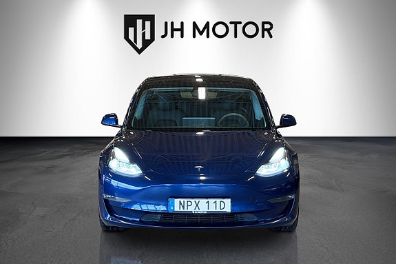 Tesla Model 3 8 of 21