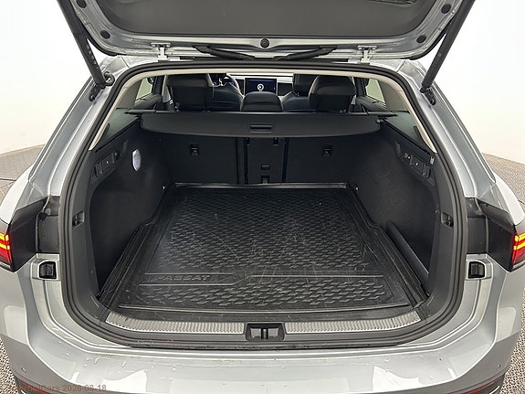 Volkswagen Passat 8 of 10