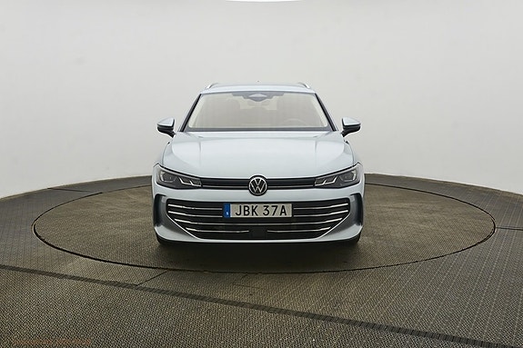 Volkswagen Passat 3 of 10
