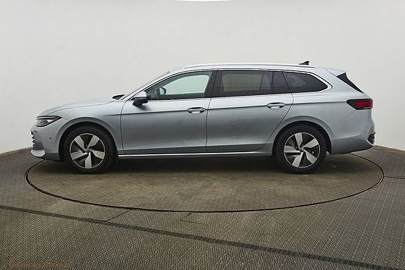 Volkswagen Passat 5 of 10
