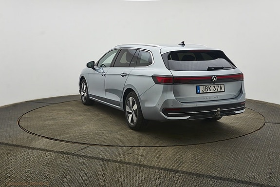 Volkswagen Passat 2 of 10