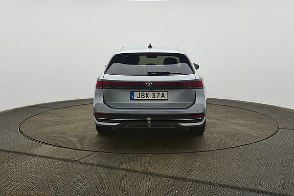 Volkswagen Passat 4 of 10