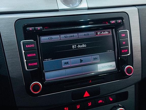 Volkswagen Passat 13 of 19