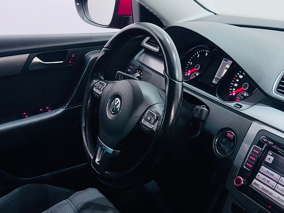 Volkswagen Passat 4 of 19