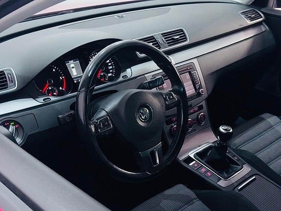 Volkswagen Passat 9 of 19