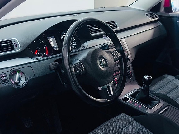Volkswagen Passat 10 of 19