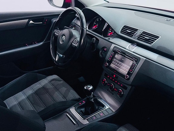 Volkswagen Passat 5 of 19