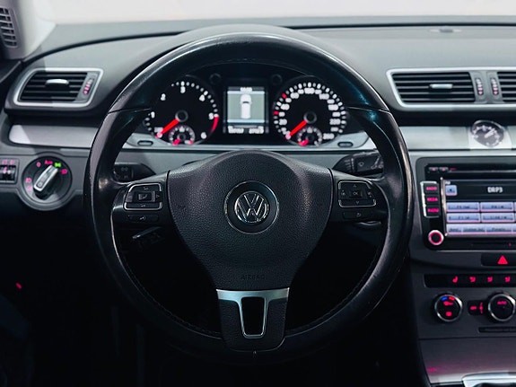 Volkswagen Passat 16 of 19