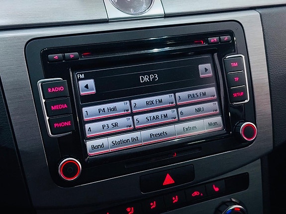 Volkswagen Passat 12 of 19