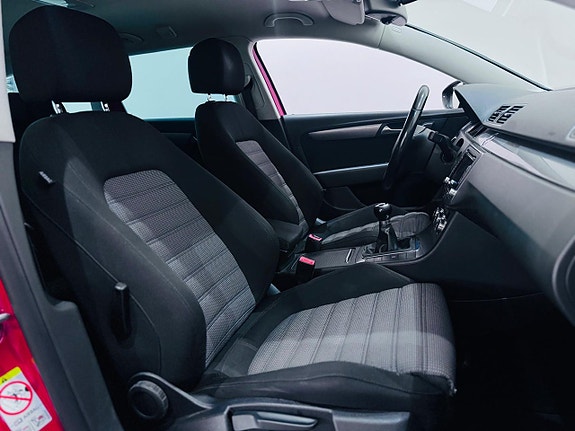 Volkswagen Passat 7 of 19