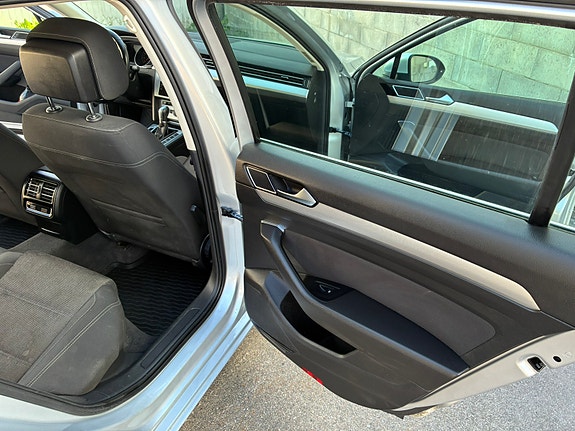 Volkswagen Passat 14 of 18