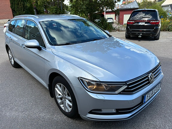 Volkswagen Passat 2 of 18