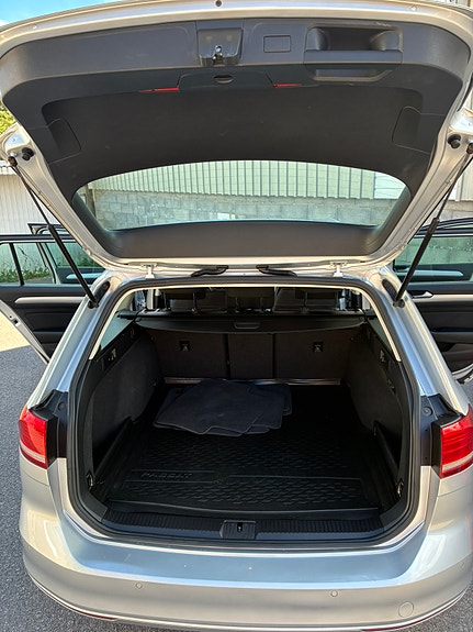 Volkswagen Passat 16 of 18