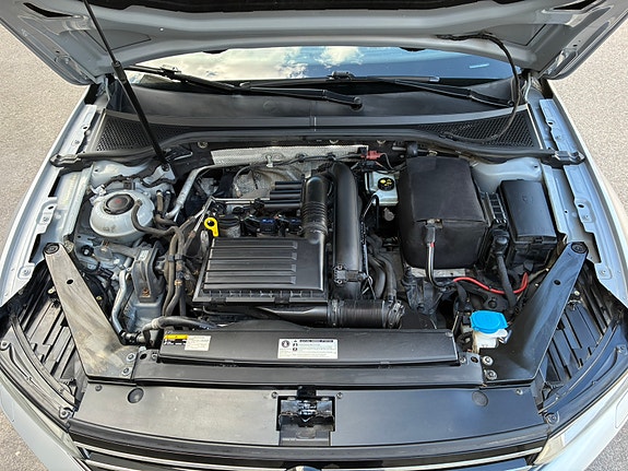Volkswagen Passat 17 of 18