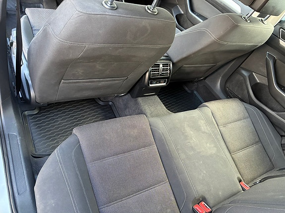 Volkswagen Passat 9 of 18