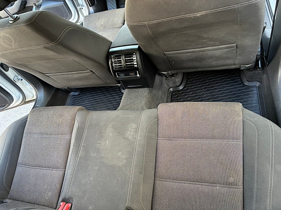 Volkswagen Passat 13 of 18