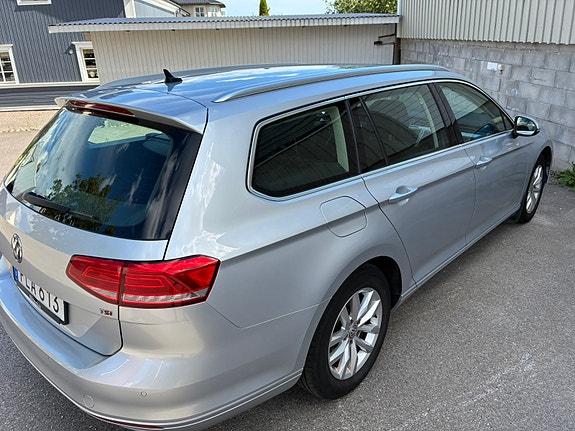 Volkswagen Passat 3 of 18