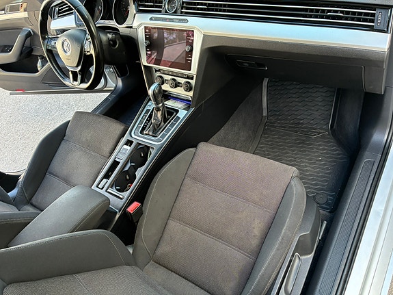 Volkswagen Passat 11 of 18