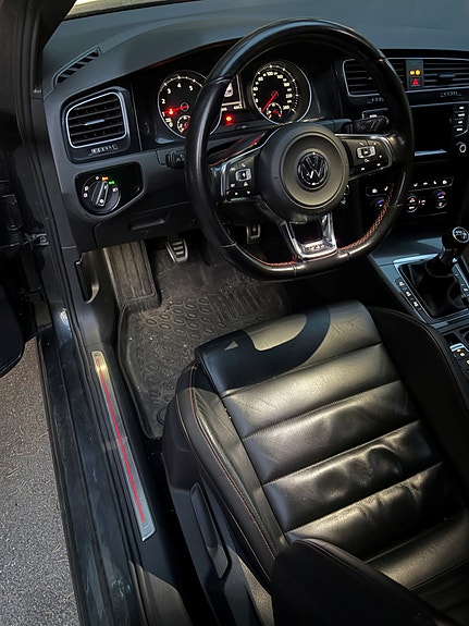 Volkswagen Golf VII 7 of 18