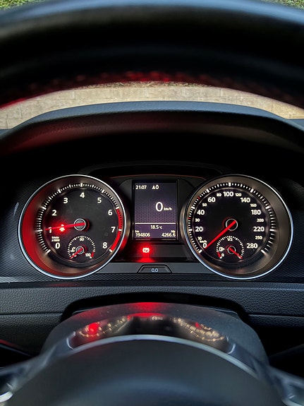 Volkswagen Golf VII 10 of 18