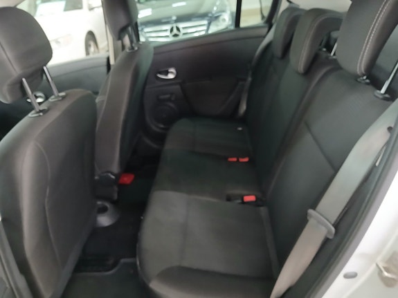 Renault Clio 14 of 20