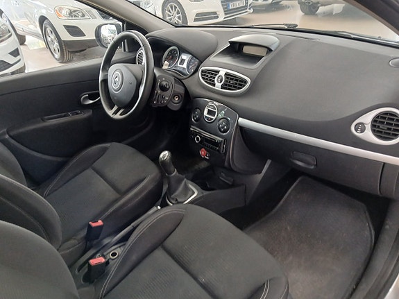 Renault Clio 12 of 20