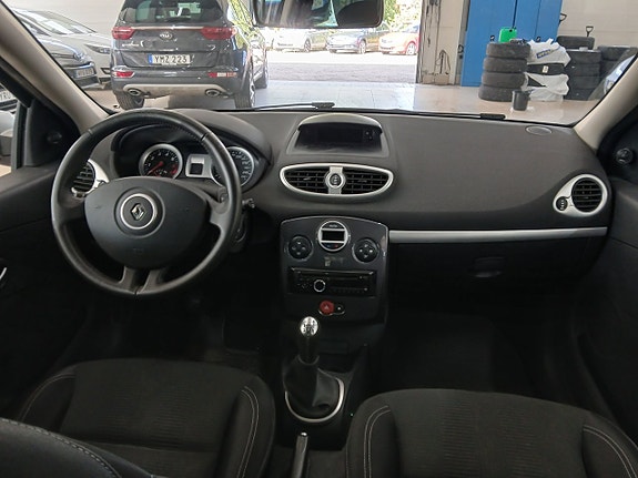 Renault Clio 11 of 20