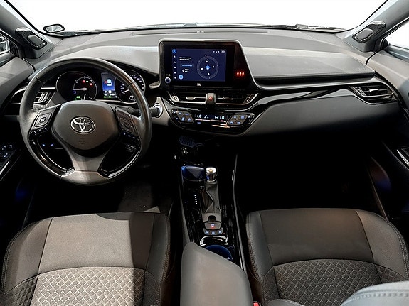 Toyota C-HR 6 of 16