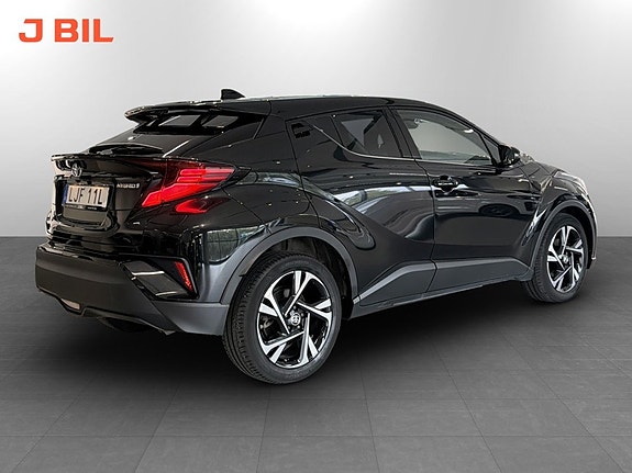 Toyota C-HR 3 of 16