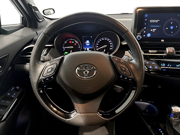 Toyota C-HR 7 of 16