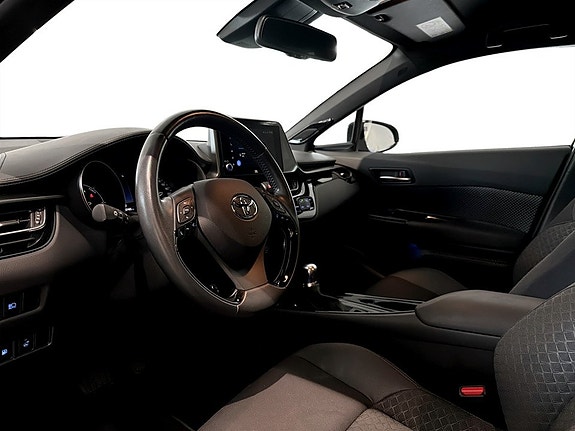 Toyota C-HR 5 of 16
