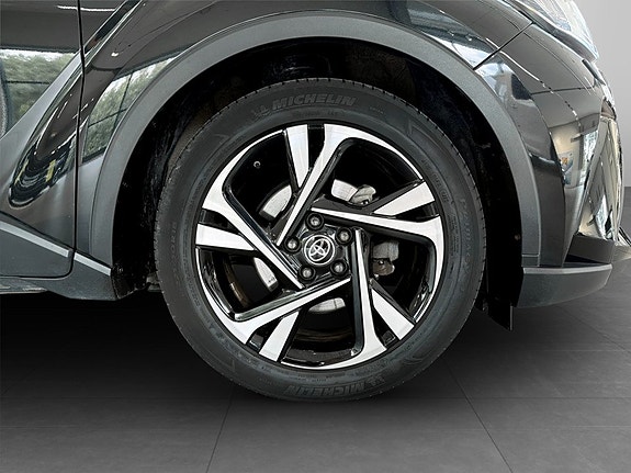 Toyota C-HR 15 of 16