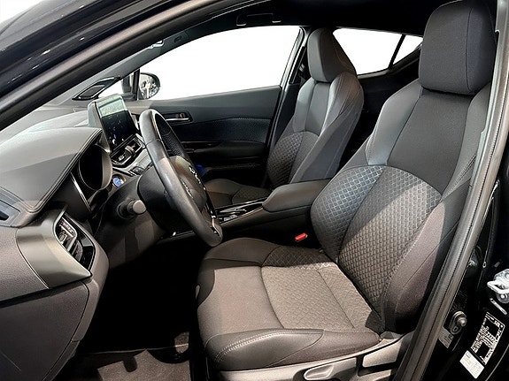 Toyota C-HR 4 of 16