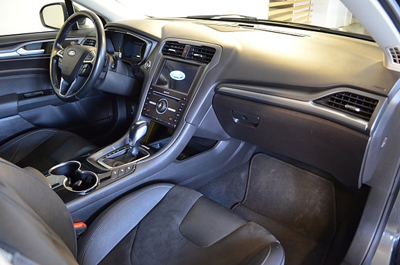 Ford Mondeo 21 of 27