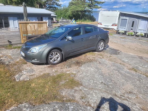 Toyota Avensis 2 of 4