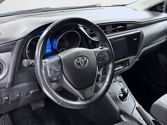 Toyota Auris 12 of 13