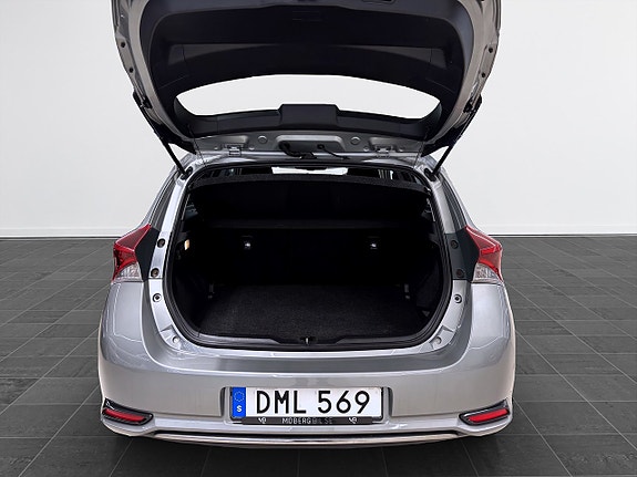 Toyota Auris 7 of 13