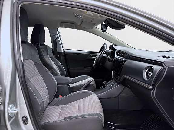 Toyota Auris 10 of 13