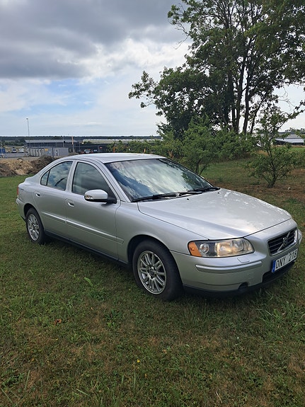 Volvo S60 2 of 9
