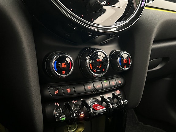 MINI Cooper S 22 of 30
