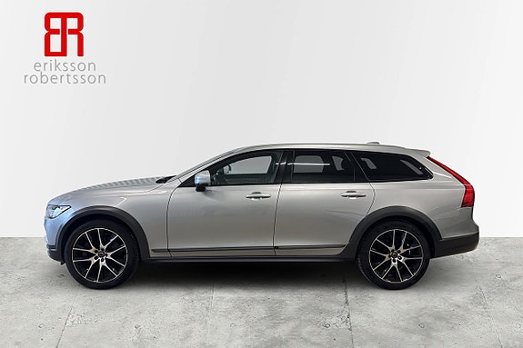 Volvo V90 Cross Country 2 of 6