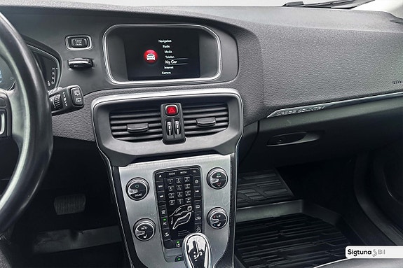 Volvo V40 Cross Country 18 of 20