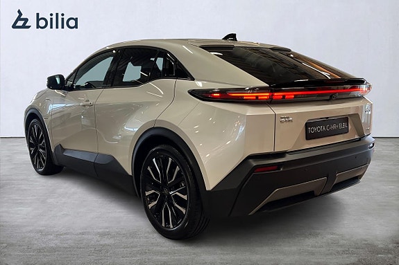 Toyota C-HR 2 of 19