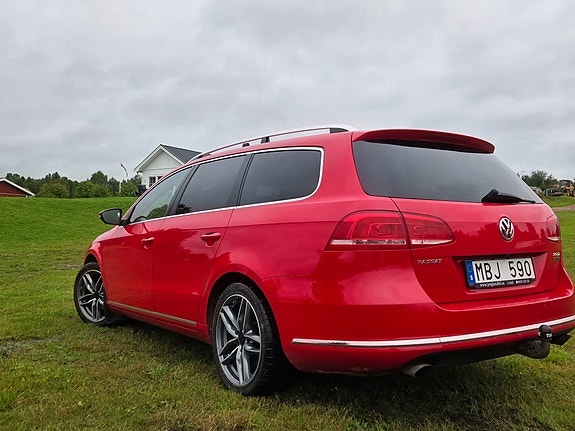 Volkswagen Passat 2 of 12