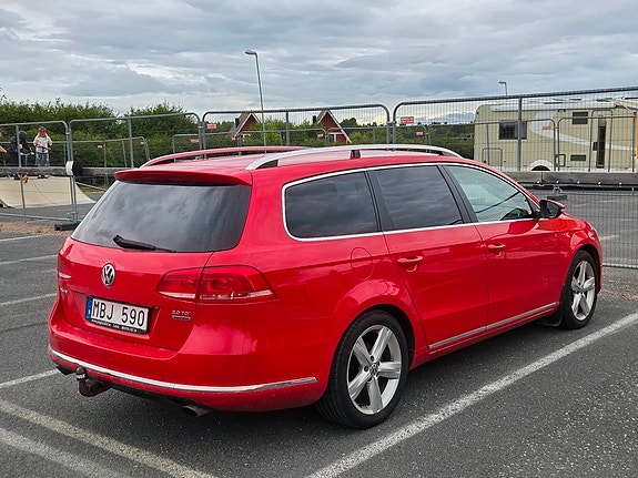 Volkswagen Passat 4 of 12