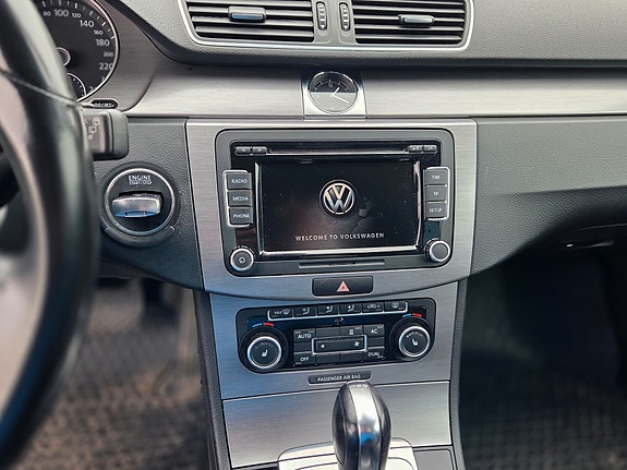 Volkswagen Passat 11 of 12