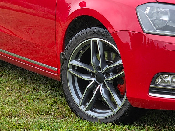 Volkswagen Passat 7 of 12